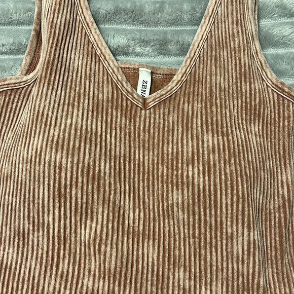 🤎NWOT Zenana Padded Ribbed Mineral Wash Crop Tank Top Sz S/M Nylon & Spandex - Picture 2 of 16